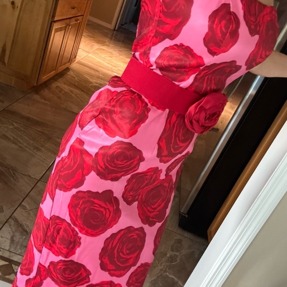 Strapless Red Rose Print Dress with Belt - Picture 4 of 10